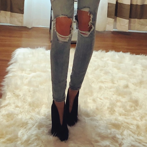 ❤️ Black Suede Front Slit Booties 4in Heel - Picture 7 of 7